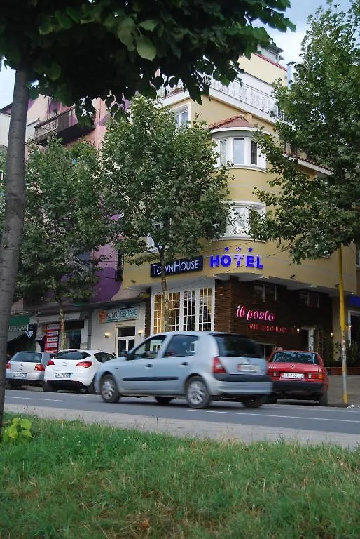 Hotel Town House تيرانا ألبانيا