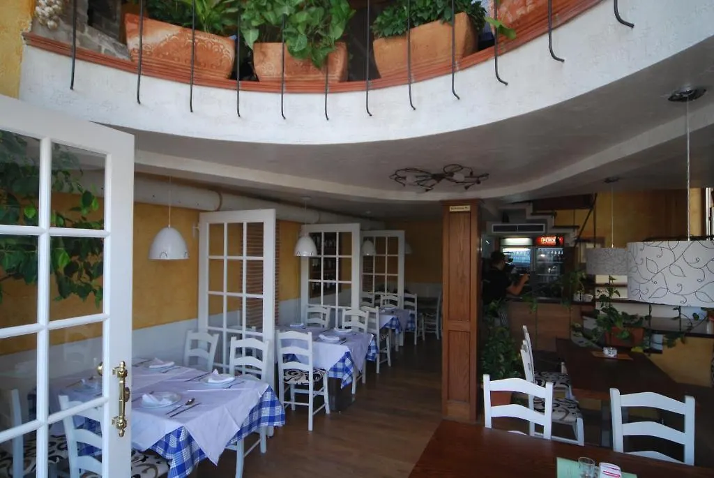Hotel Town House تيرانا