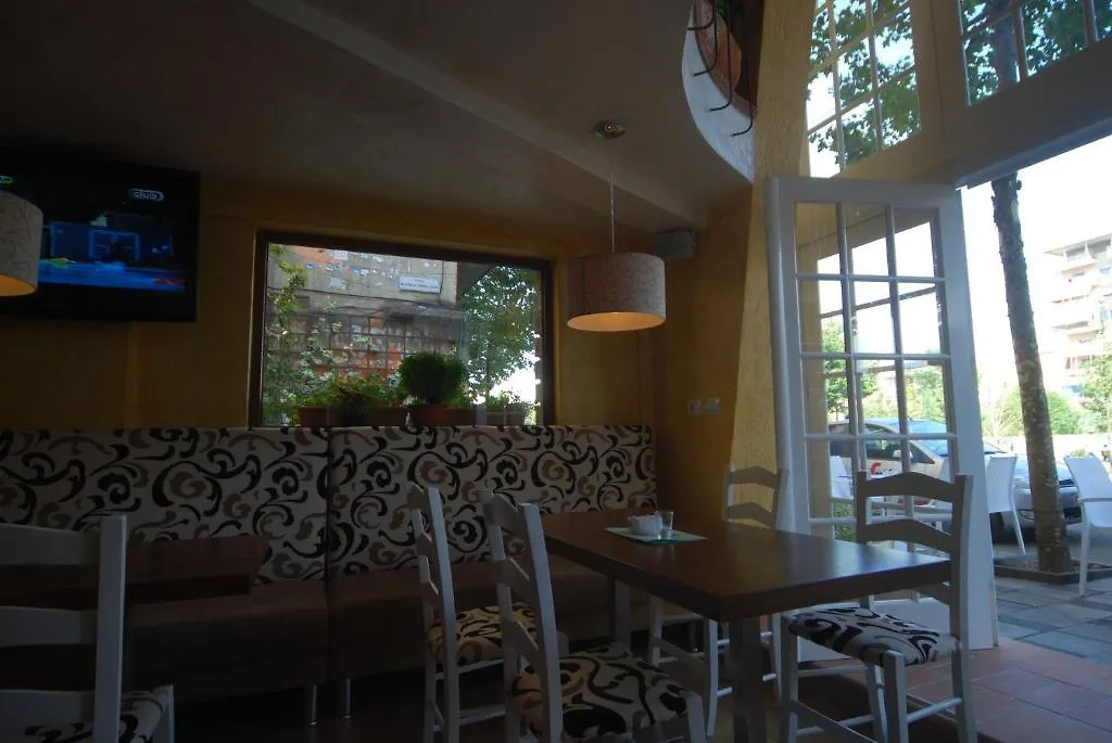 Hotel Town House تيرانا