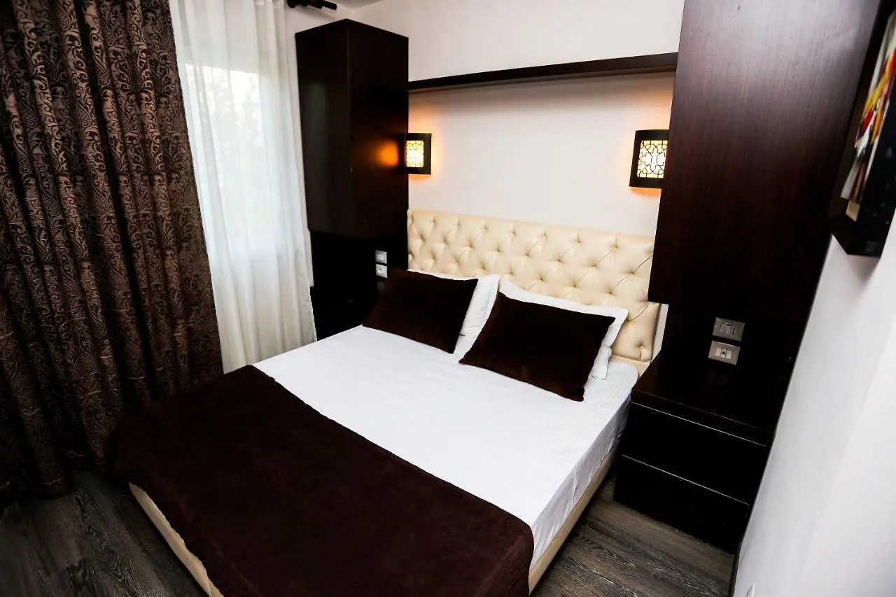 ***  Hotel Town House تيرانا ألبانيا