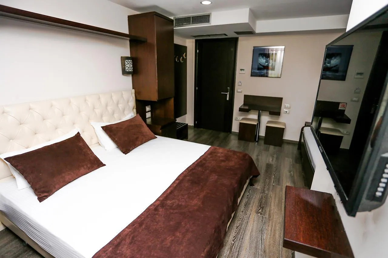 Hotel Town House تيرانا