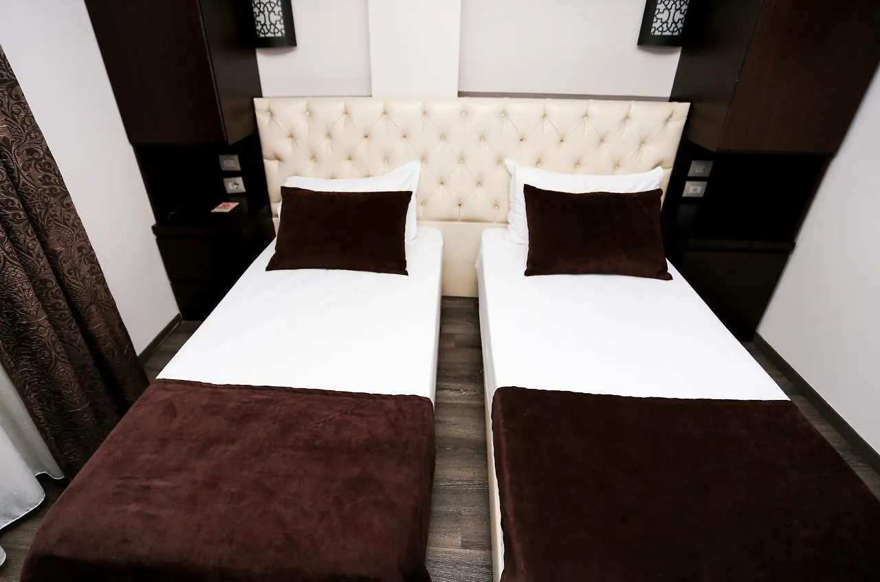 Hotel Town House تيرانا