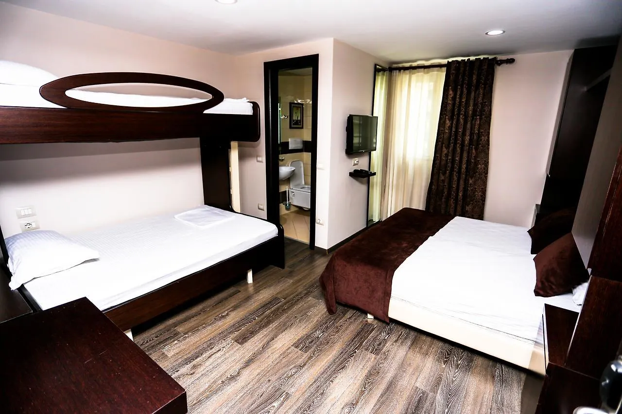Hotel Town House تيرانا 3*,  ألبانيا